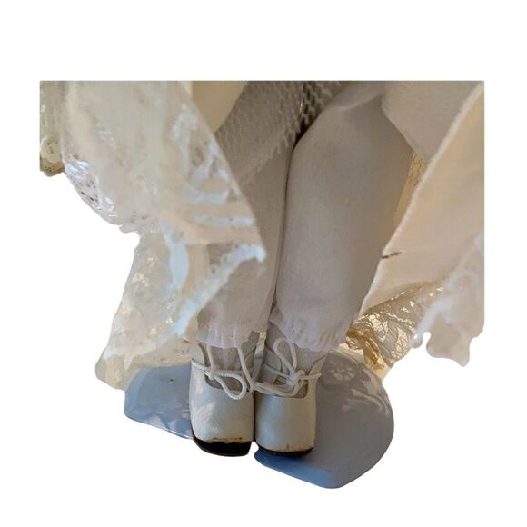 Cathay Collections Porcelain Doll Jessica - Picture 5 of 7